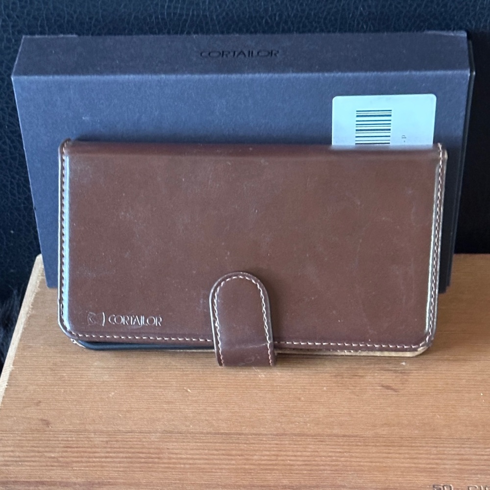 Cortailor Brown leather iPhone 12 credit card case removable magnetic phone case - Picture 3 of 11